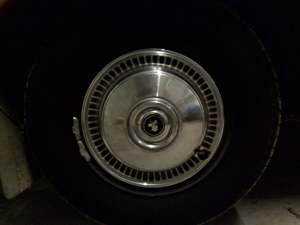 hq holden hubcaps